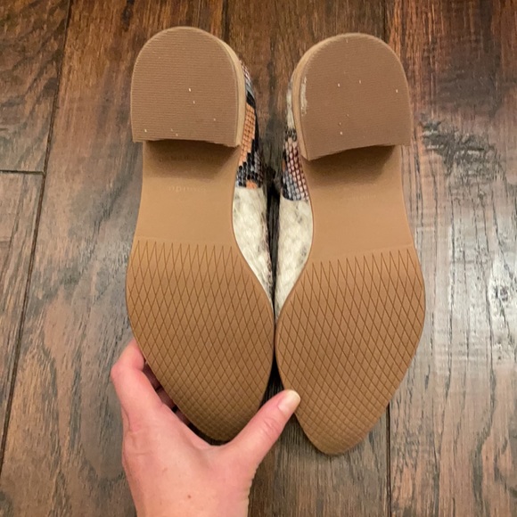 Snakeskin booties, size 7.5 - Picture 2 of 3